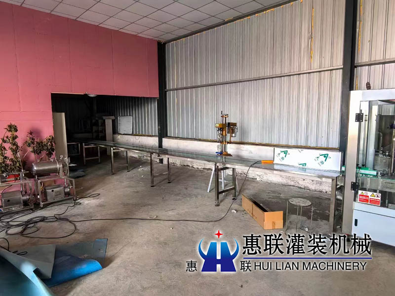 杭州整套洗瓶灌裝生產(chǎn)線現(xiàn)場