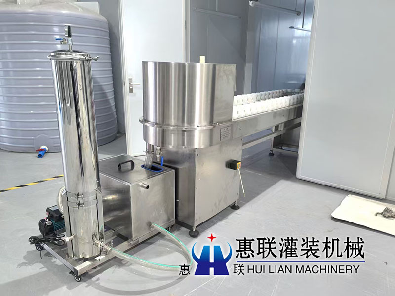 瓊中軌道式沖控洗瓶機調試完成